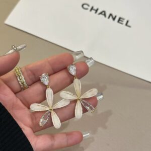 2026简约显瘦耳坠高级感气质不掉色轻奢小众大气耳环耳饰